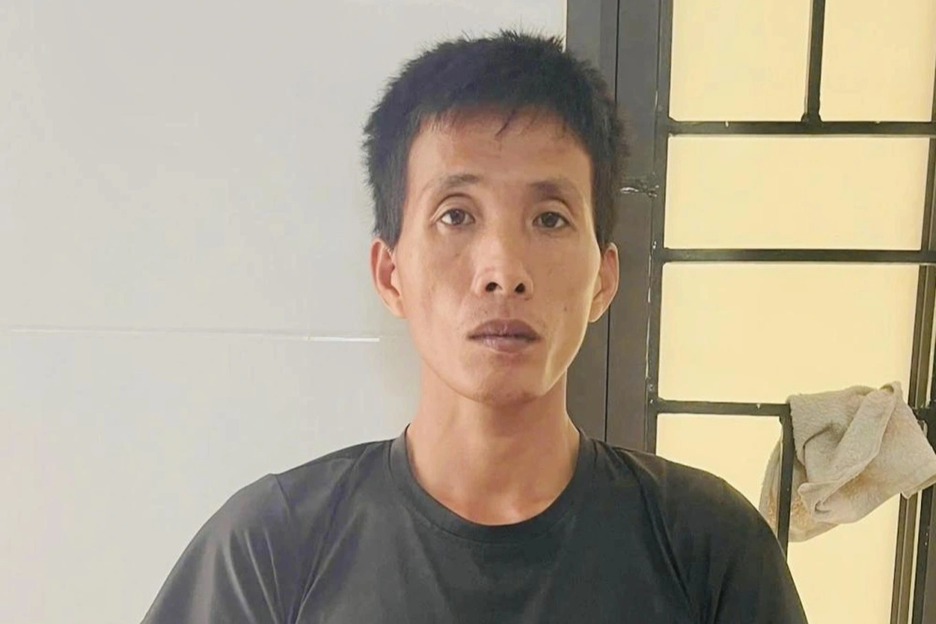 dau hieu cac toi danh vu cha duong bao hanh be gai bang bua dinh o ha tinh 1761098395661